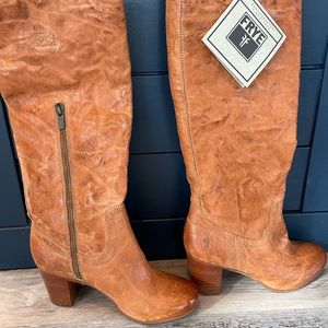 Frye Carson Tab Heel Boots brand new with tags
